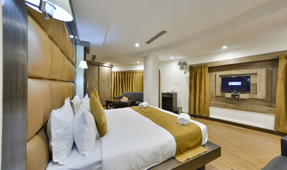 HOTEL SIX SEASONS
